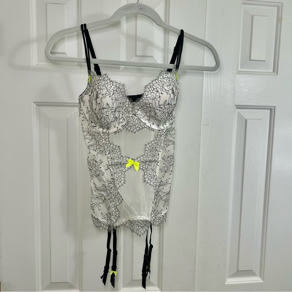 Victoria's Secret Black & White Lace Corset Bustier Bra Garters 36C